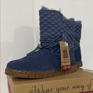 Muk Luks Women's Navy Quilted Boots